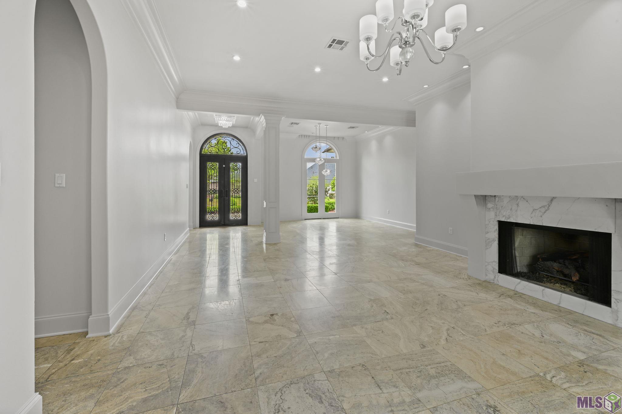 18642 Santa Maria Drive Baton Rouge, LA 70809 - Photo 3 of 38 Entrance/Living/Dining Areas