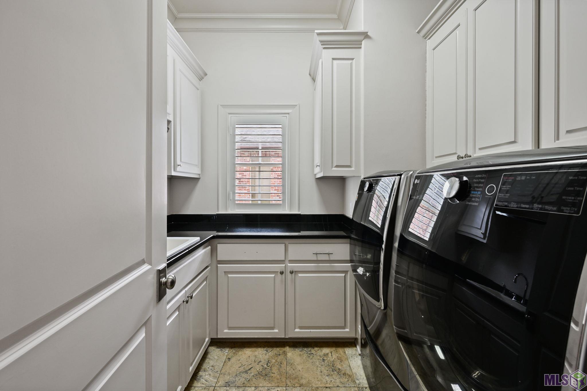 18642 Santa Maria Drive Baton Rouge, LA 70809 - Photo 36 of 38 Laundry Room