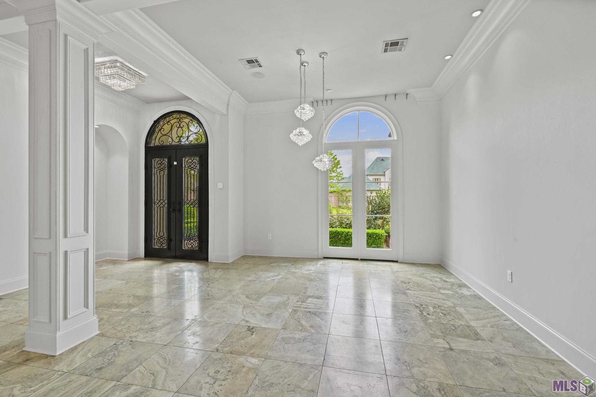 18642 Santa Maria Drive Baton Rouge, LA 70809 - Photo 4 of 38 Living/Dining or Sitting Area