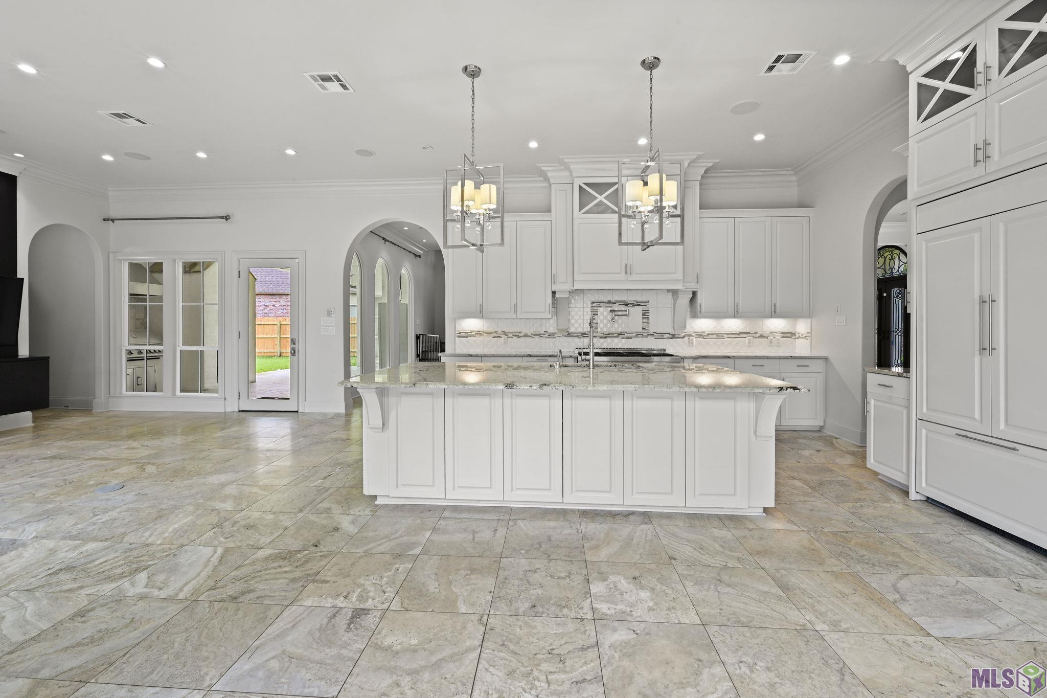 18642 Santa Maria Drive Baton Rouge, LA 70809 - Photo 8 of 38 Kitchen