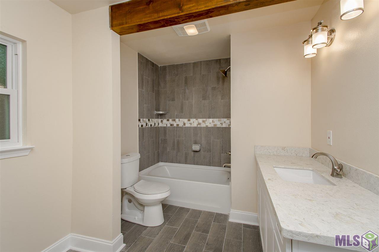 5334 Green Ridge Drive Baton Rouge, LA 70814 - Photo 19 of 31 Master Bathroom En Suite