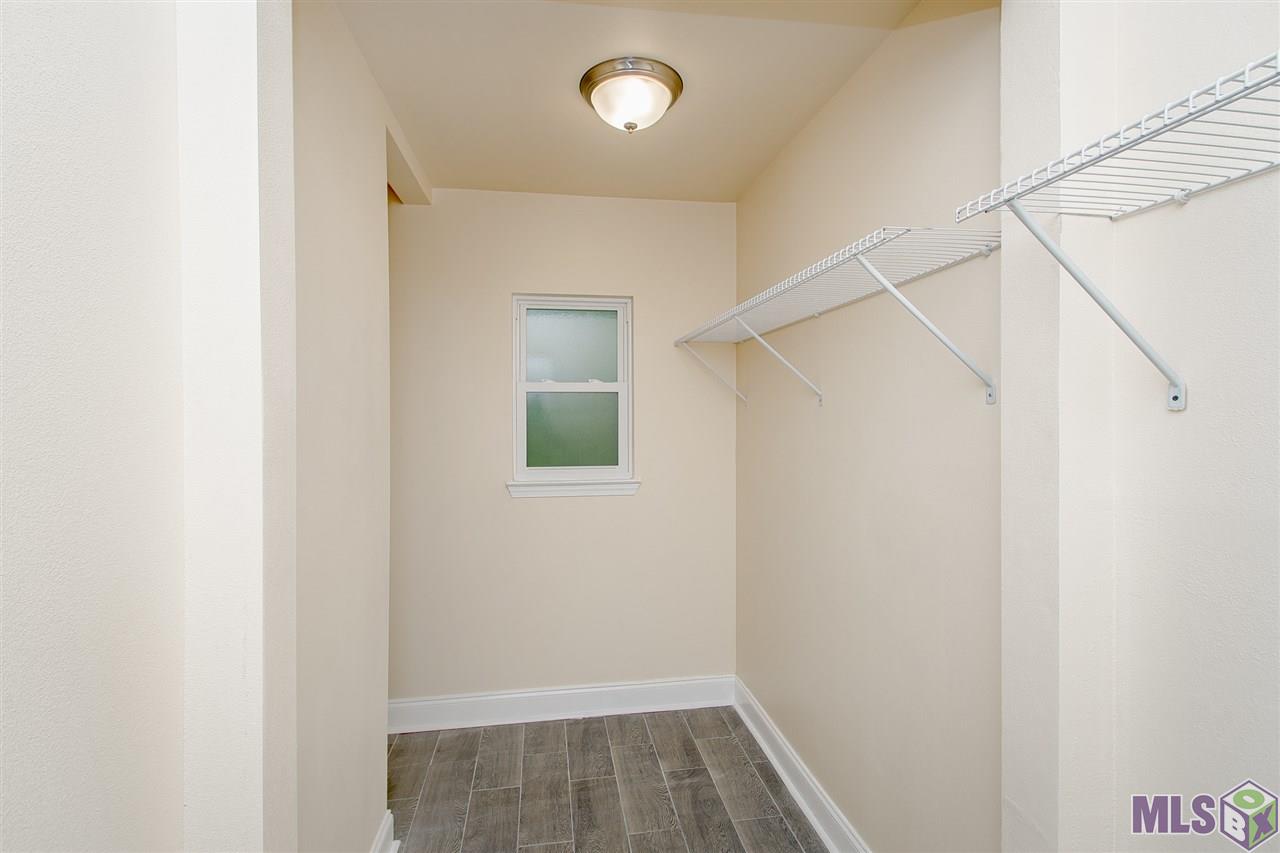 5334 Green Ridge Drive Baton Rouge, LA 70814 - Photo 21 of 31 Master Bath Walk In Closet