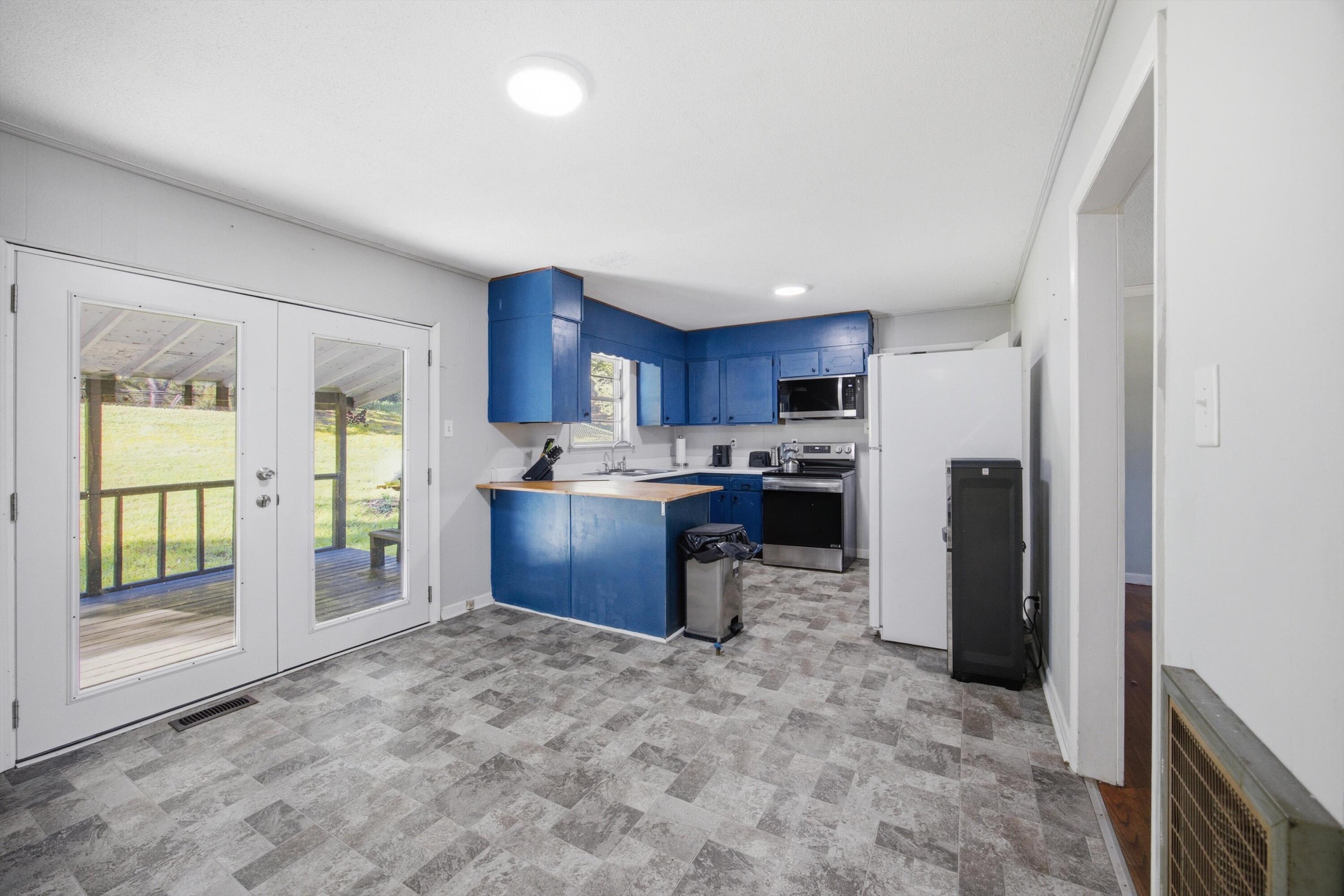 697 Newt Johnson Road Chickamauga, GA 30707 - Photo 9 of 26 Kitchen