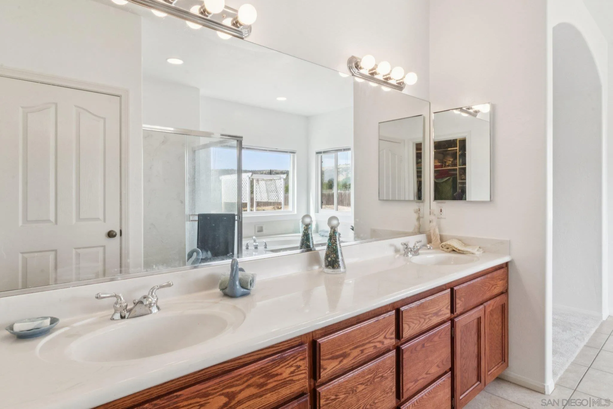 1346 Wilson Road Ramona, CA 92065 - Photo 45 of 71 double sinks