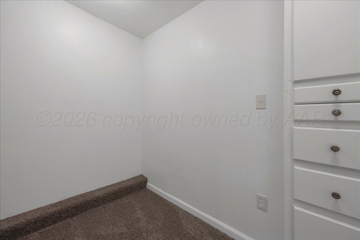 1609 Southwest 35th Avenue Amarillo, TX 79109 - Photo 14 of 25 14-Bedriin 1 Office - Closet