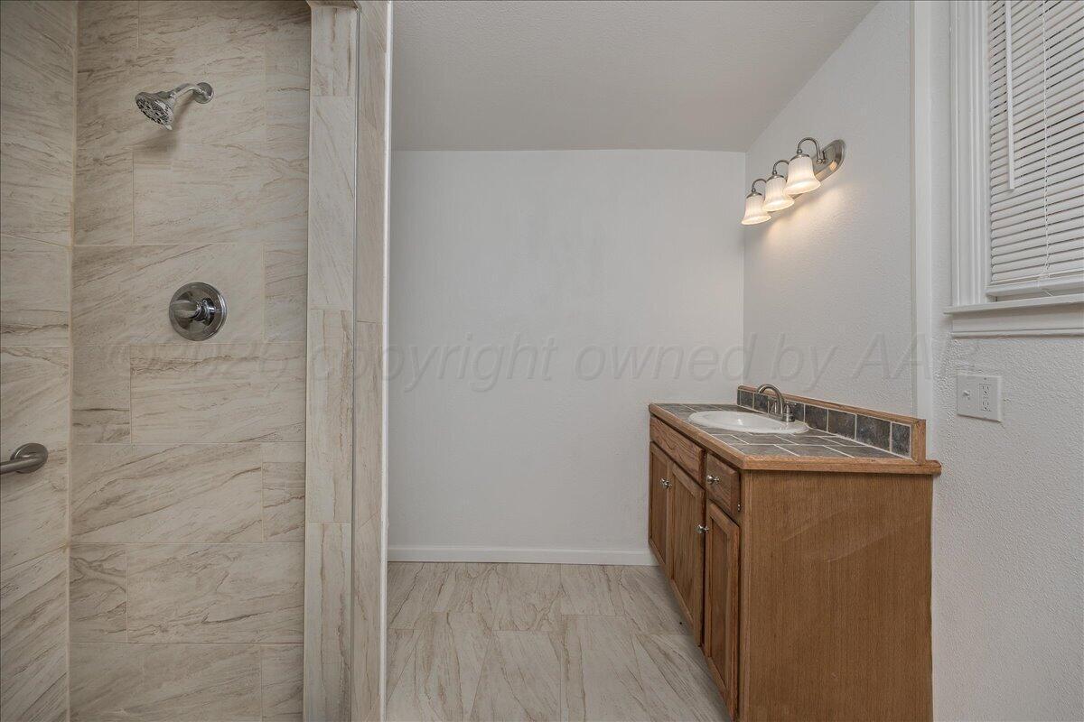 1609 Southwest 35th Avenue Amarillo, TX 79109 - Photo 19 of 25 19-Bathroom 2