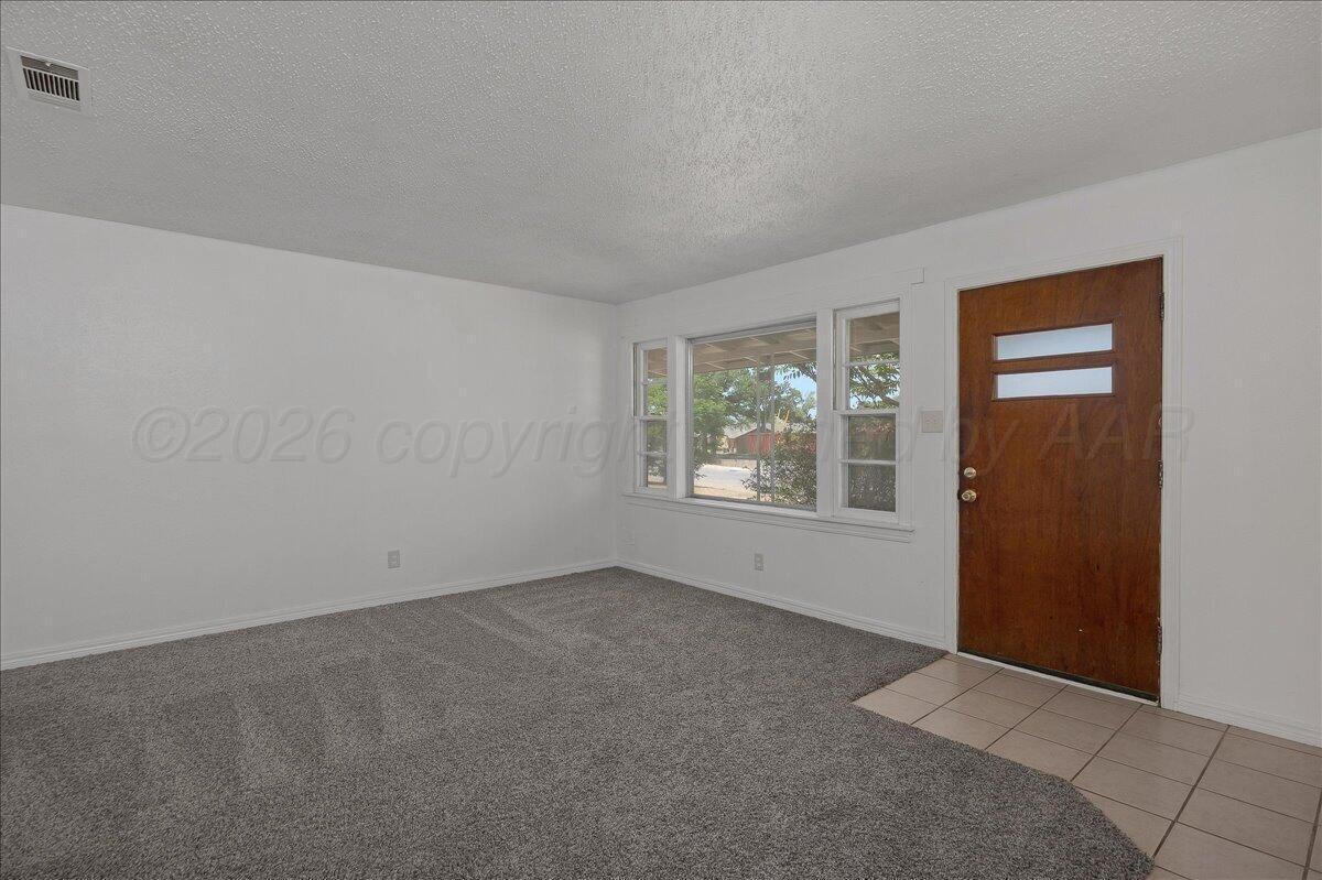1609 Southwest 35th Avenue Amarillo, TX 79109 - Photo 4 of 25 04-Living Room
