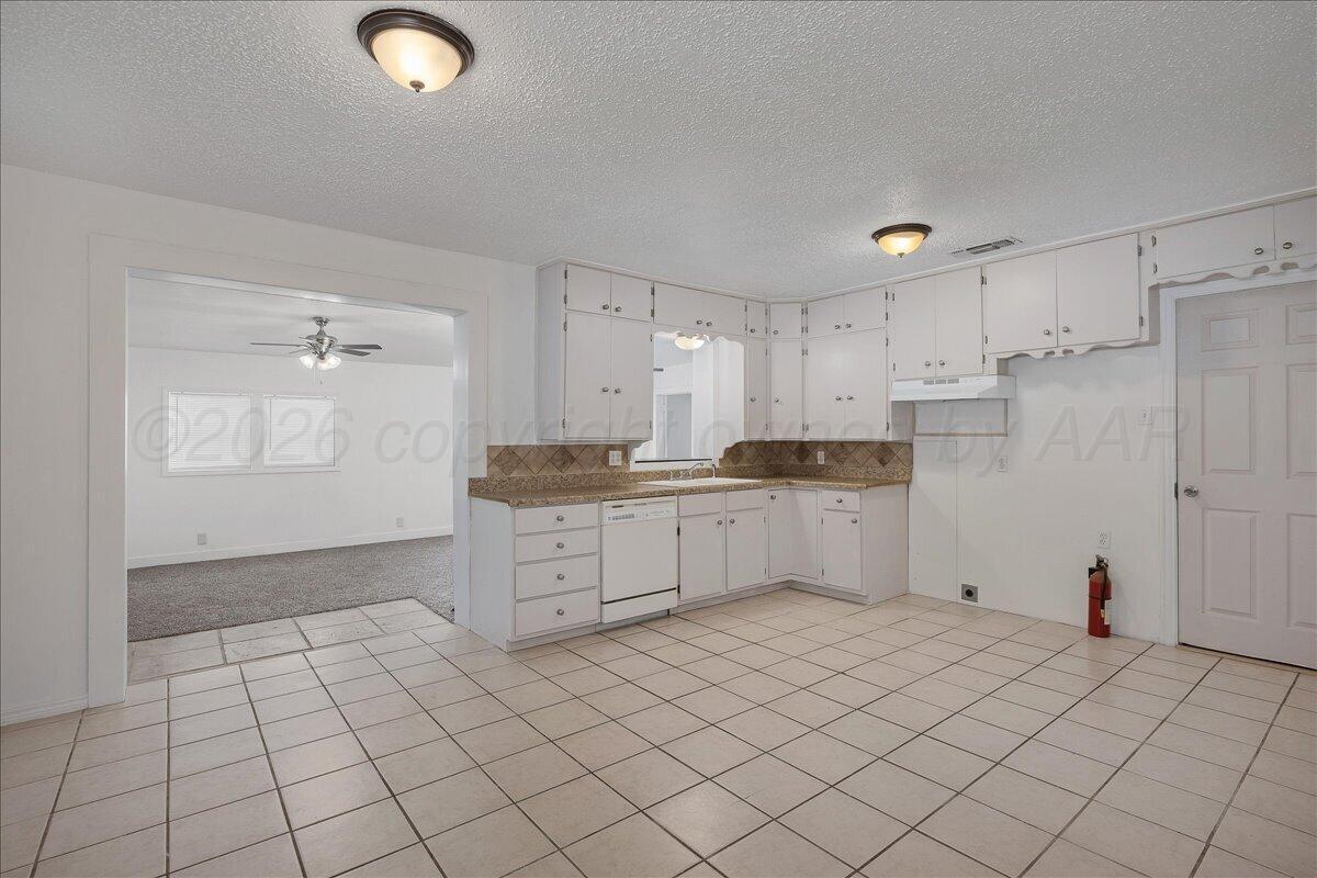 1609 Southwest 35th Avenue Amarillo, TX 79109 - Photo 6 of 25 06-Kitchen
