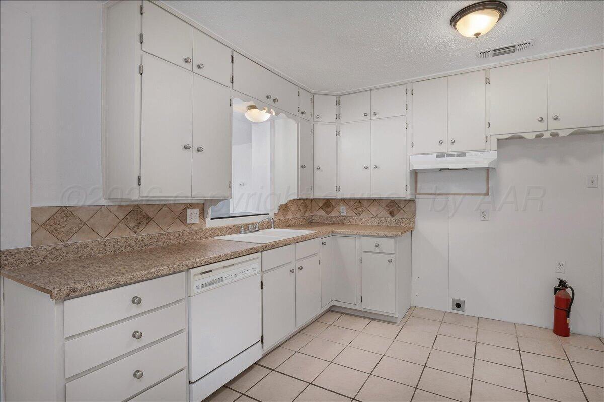 1609 Southwest 35th Avenue Amarillo, TX 79109 - Photo 7 of 25 07-Kitchen 2