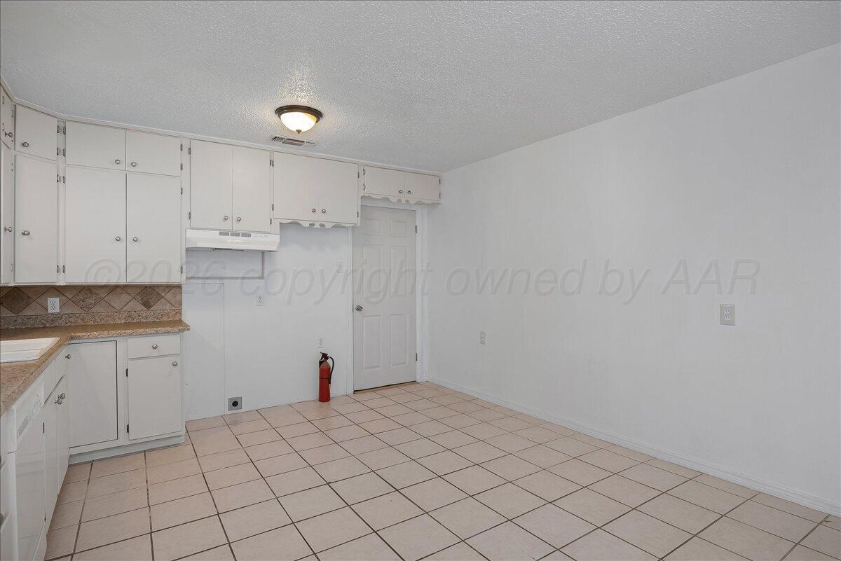 1609 Southwest 35th Avenue Amarillo, TX 79109 - Photo 8 of 25 08-Kitchen 3