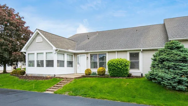 $269,900 | 977 Hopewell Heights Drive, Heath, OH 43056