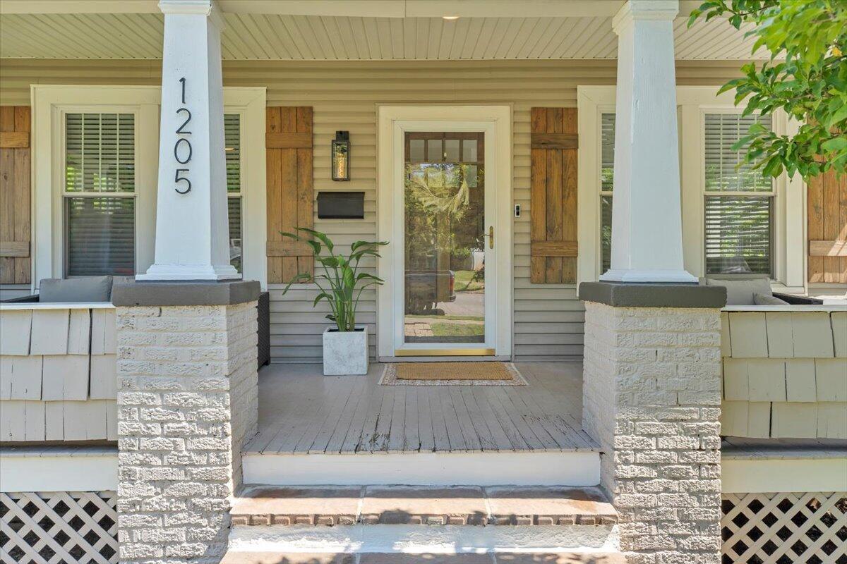 1205 Summit Avenue Southwest Roanoke, VA 24015 - Photo 2 of 52 02-MIB09269
