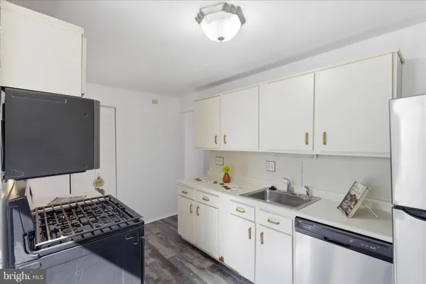 $179,900 | 3360 Huntley Square Drive, Unit B1, Temple Hills, MD 20748