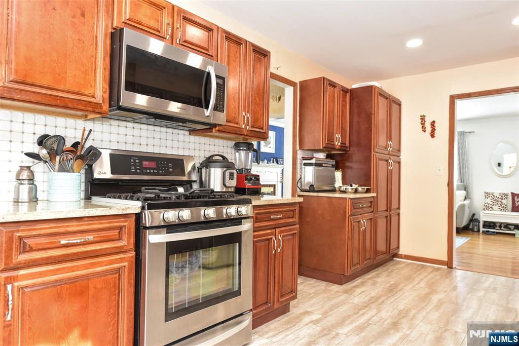 179 Kakeout Road Butler, NJ 07405 - Photo 11 of 38