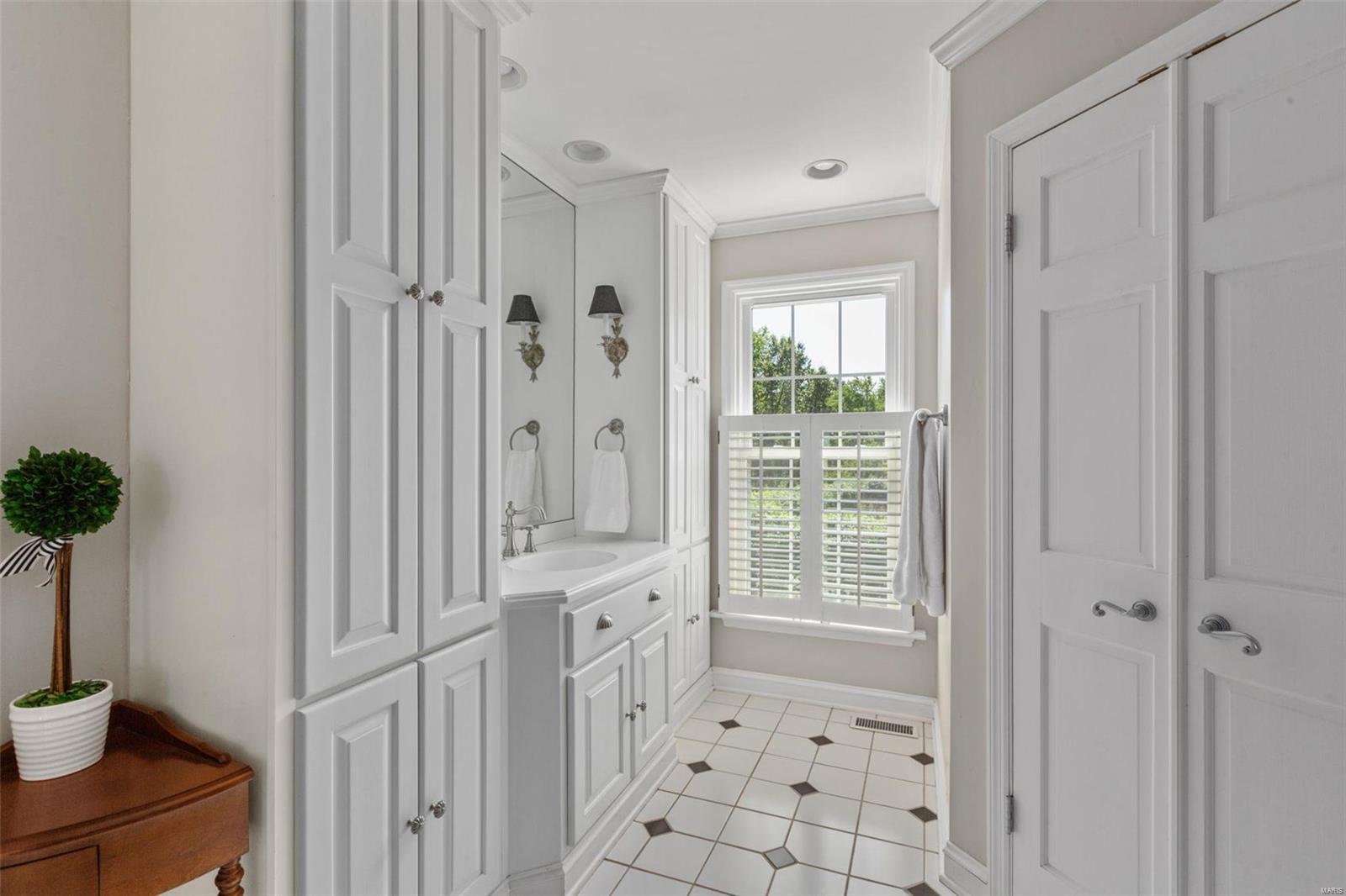 9754 Old Warson Road Ladue, MO 63124 - Photo 27 of 40