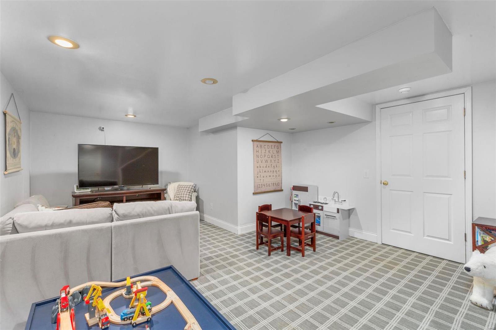 9754 Old Warson Road Ladue, MO 63124 - Photo 34 of 40