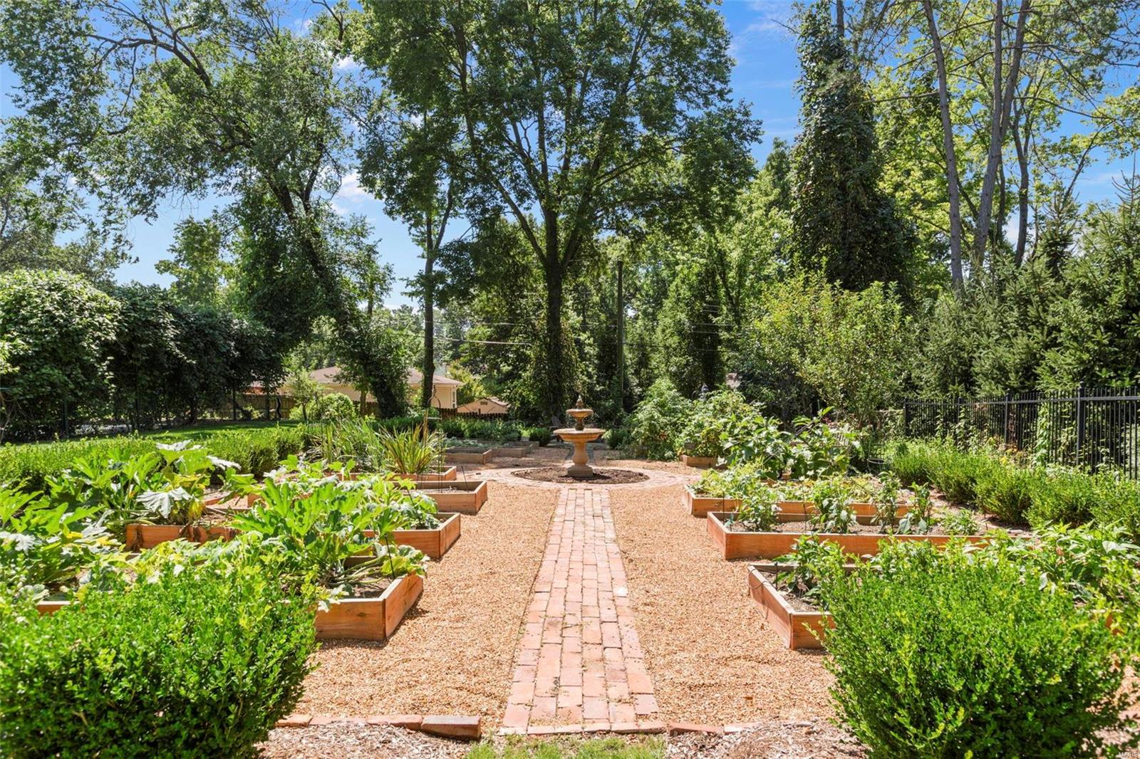 9754 Old Warson Road Ladue, MO 63124 - Photo 38 of 40