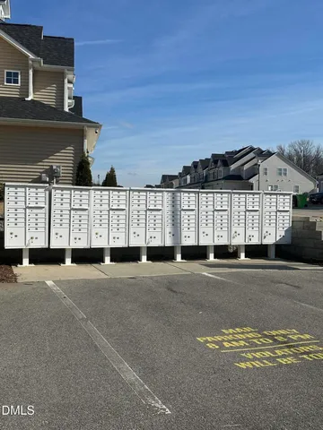 a view of a back yard