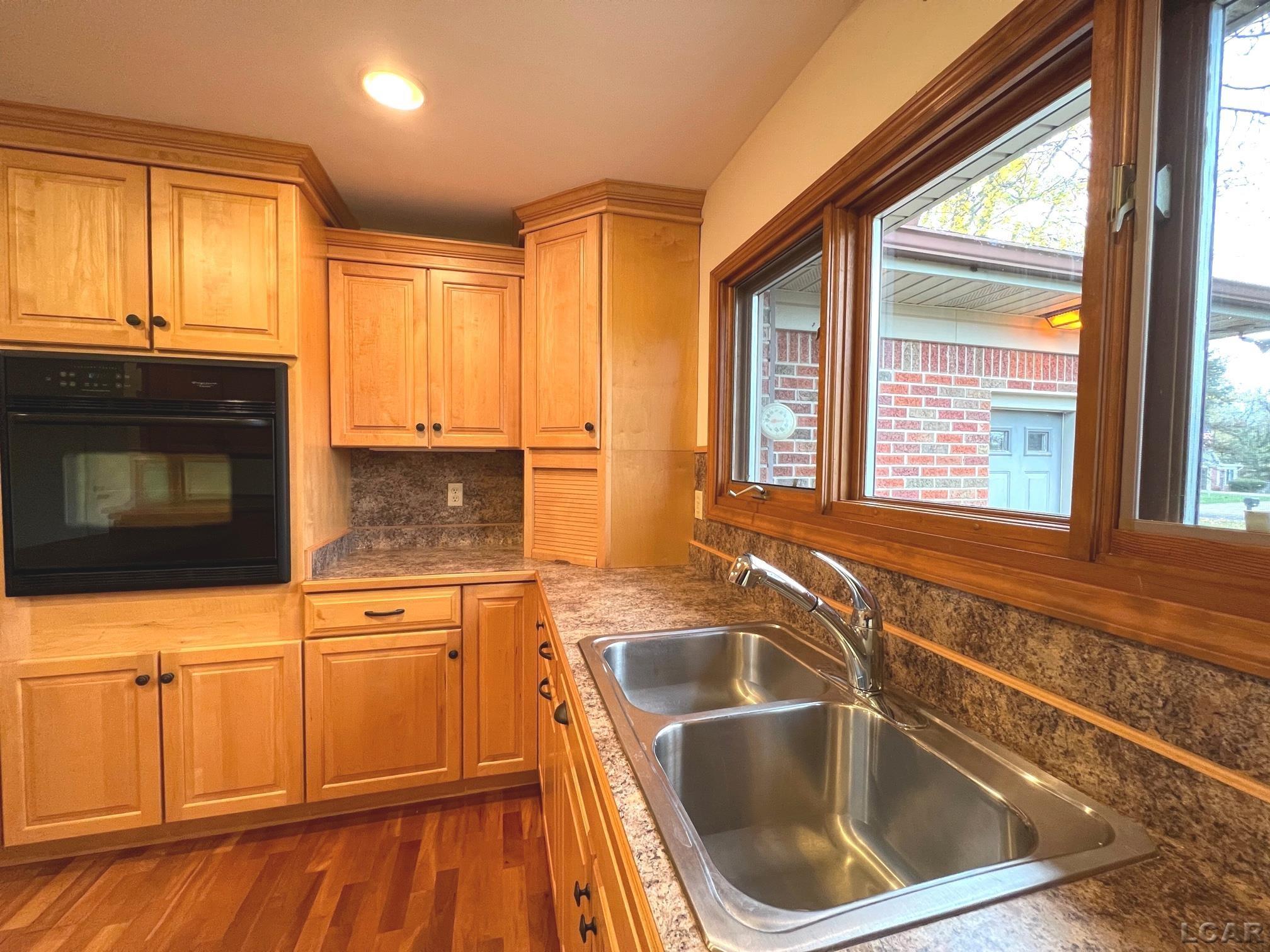 1330 Trenton Road Adrian, MI 49221 - Photo 15 of 40 50095682-14.JPG