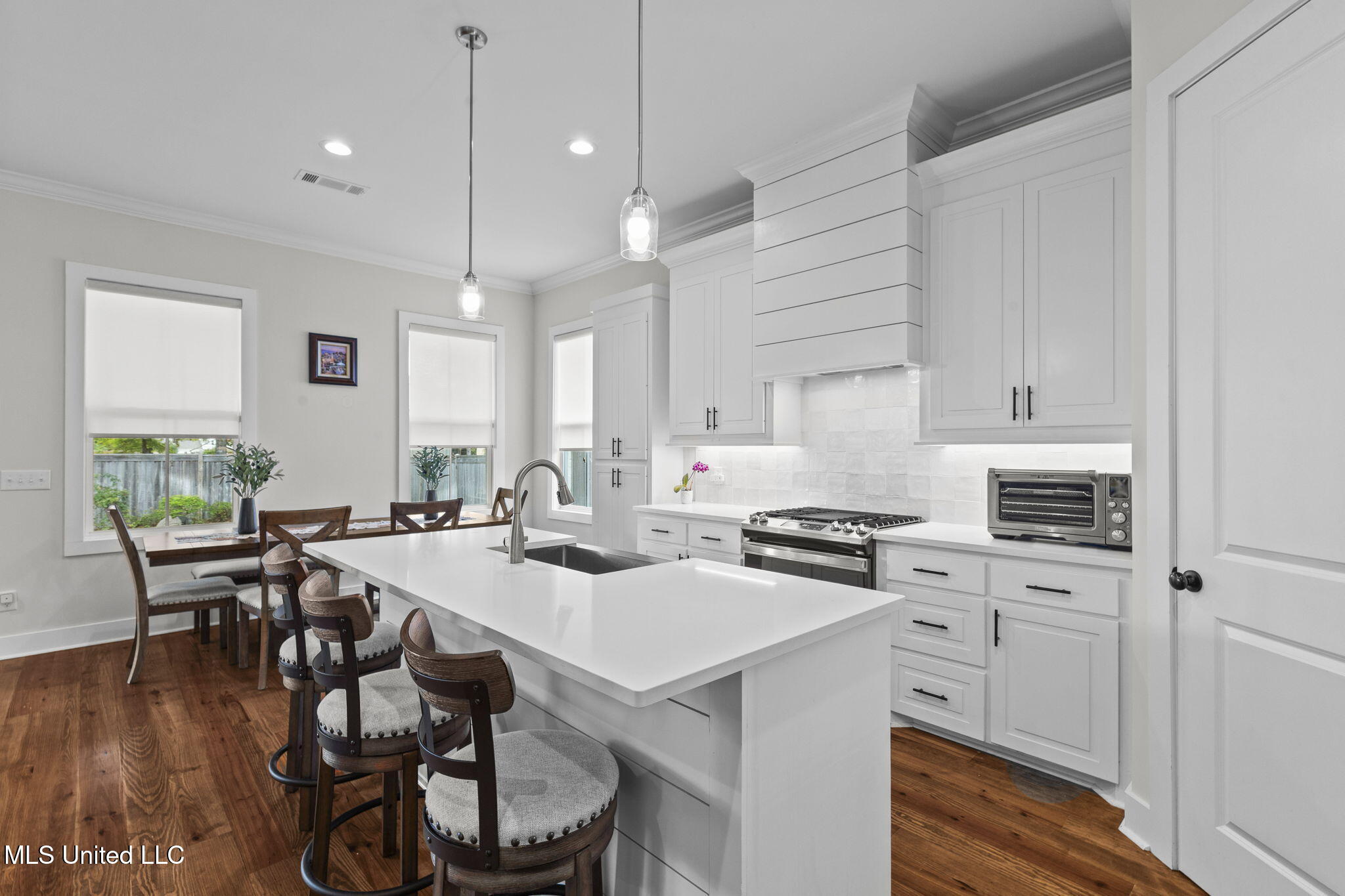 433 Crossvine Place Madison, MS 39110 - Photo 17 of 51 Kitchen and Breakfast Room