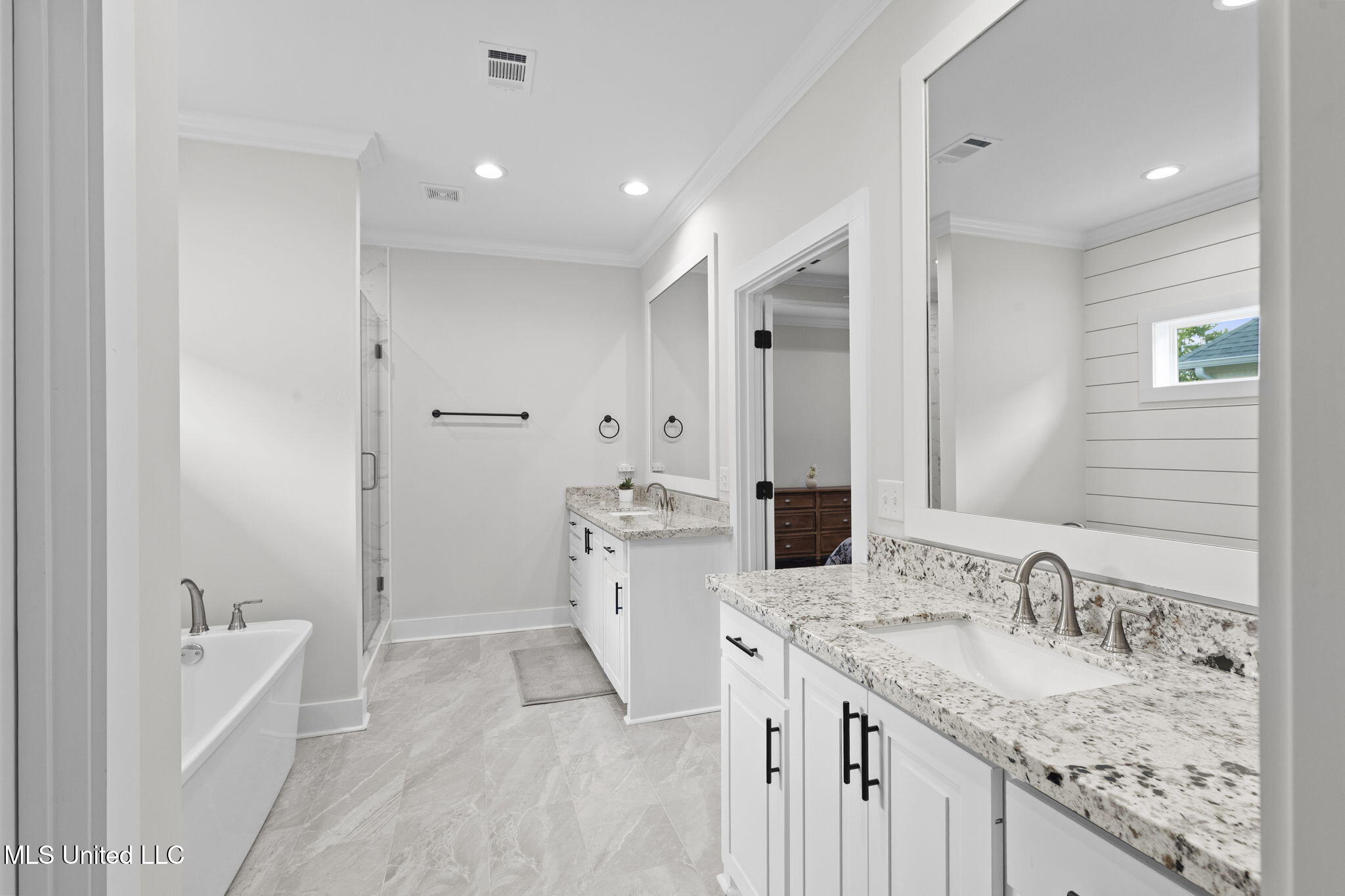 433 Crossvine Place Madison, MS 39110 - Photo 23 of 51 Master Bath