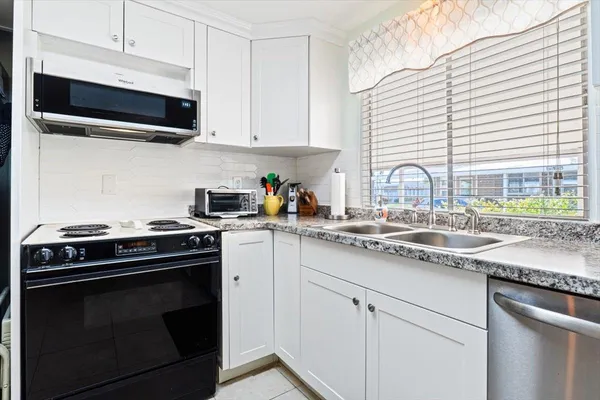 $209,000 | 5389 Northwest 3rd Avenue, Deerfield Beach, FL 33064