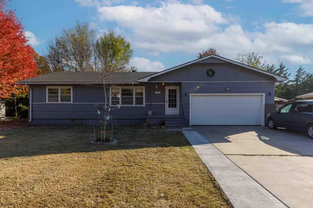 $167,000 | 643 Michael Road, Newton, KS 67114