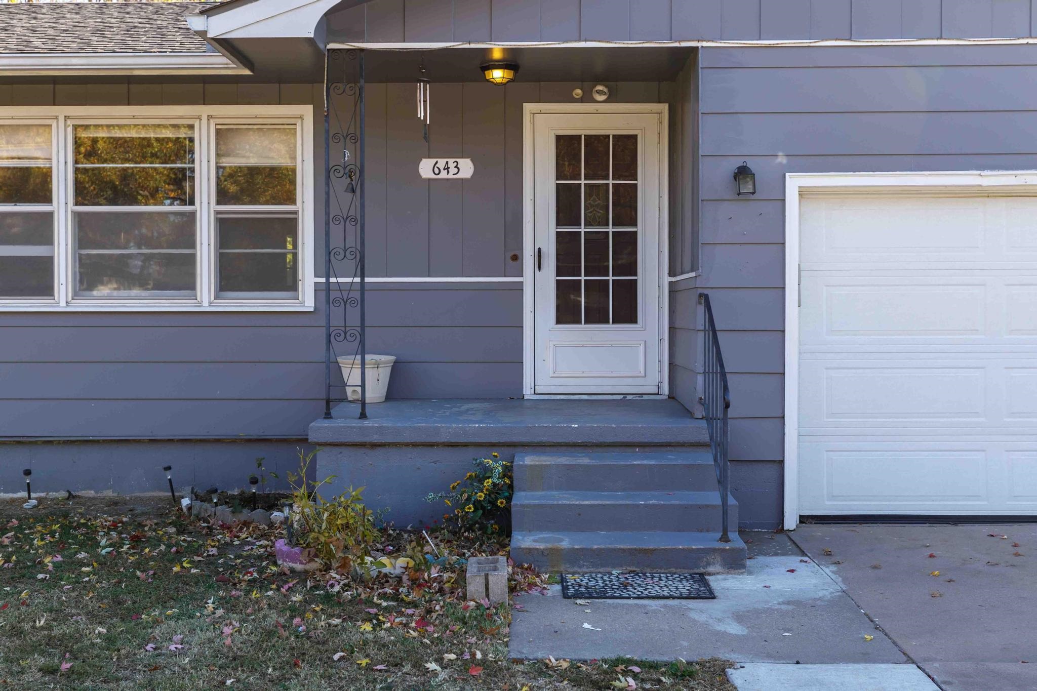 643 Michael Road Newton, KS 67114 - Photo 2 of 36