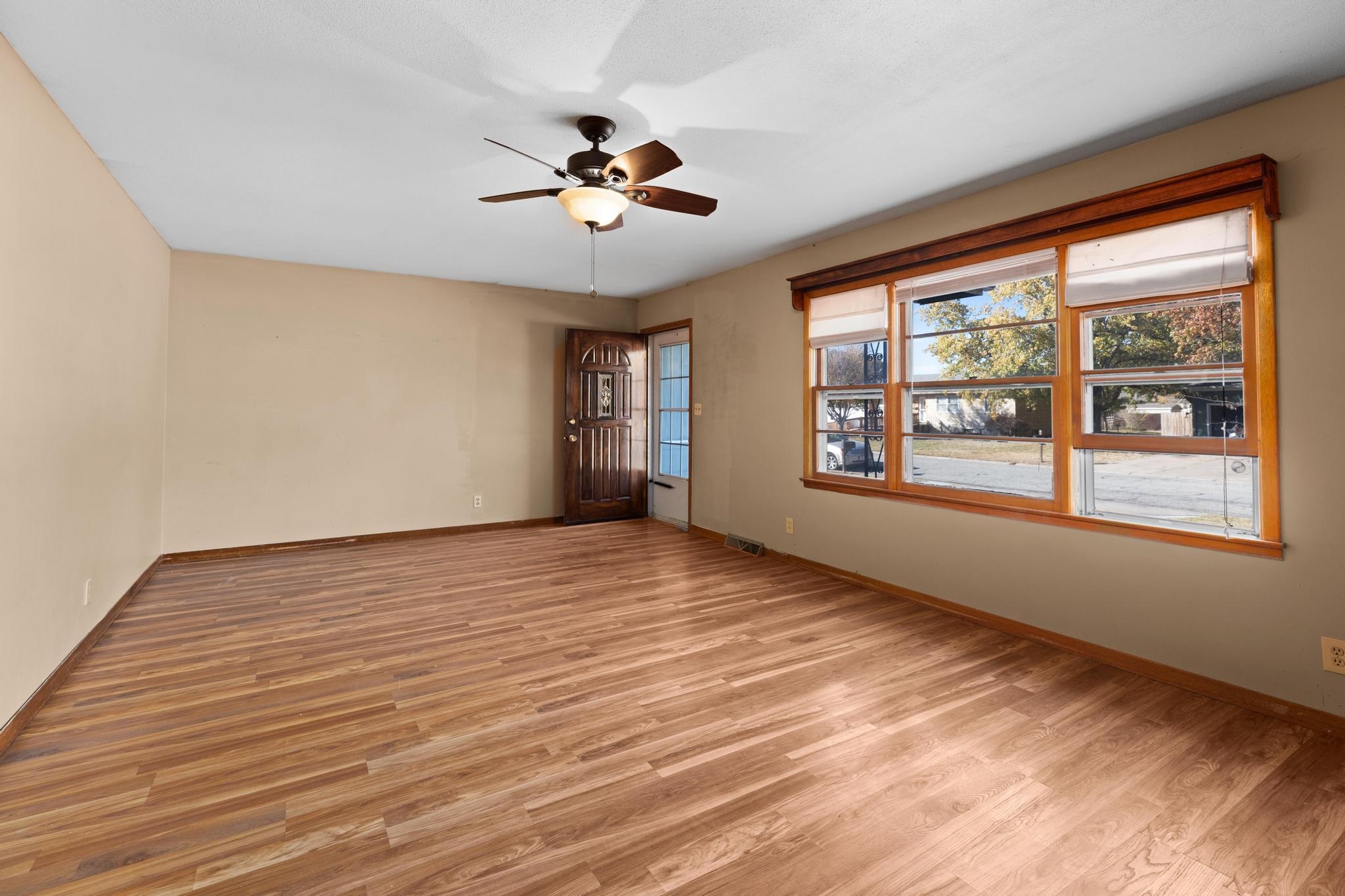 643 Michael Road Newton, KS 67114 - Photo 3 of 36