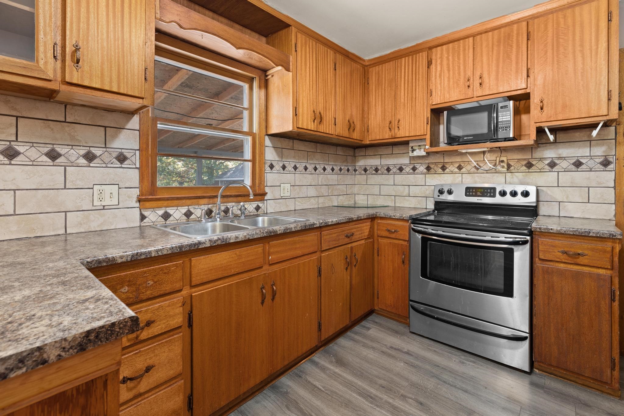 643 Michael Road Newton, KS 67114 - Photo 6 of 36