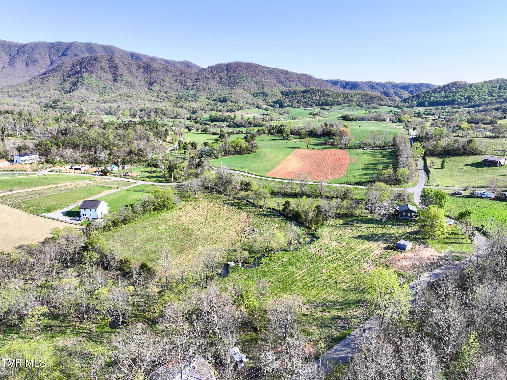 525 Kelley Gap Road Greeneville, TN 37743 - Photo 19 of 27 DJI_20260407162815_0642_D