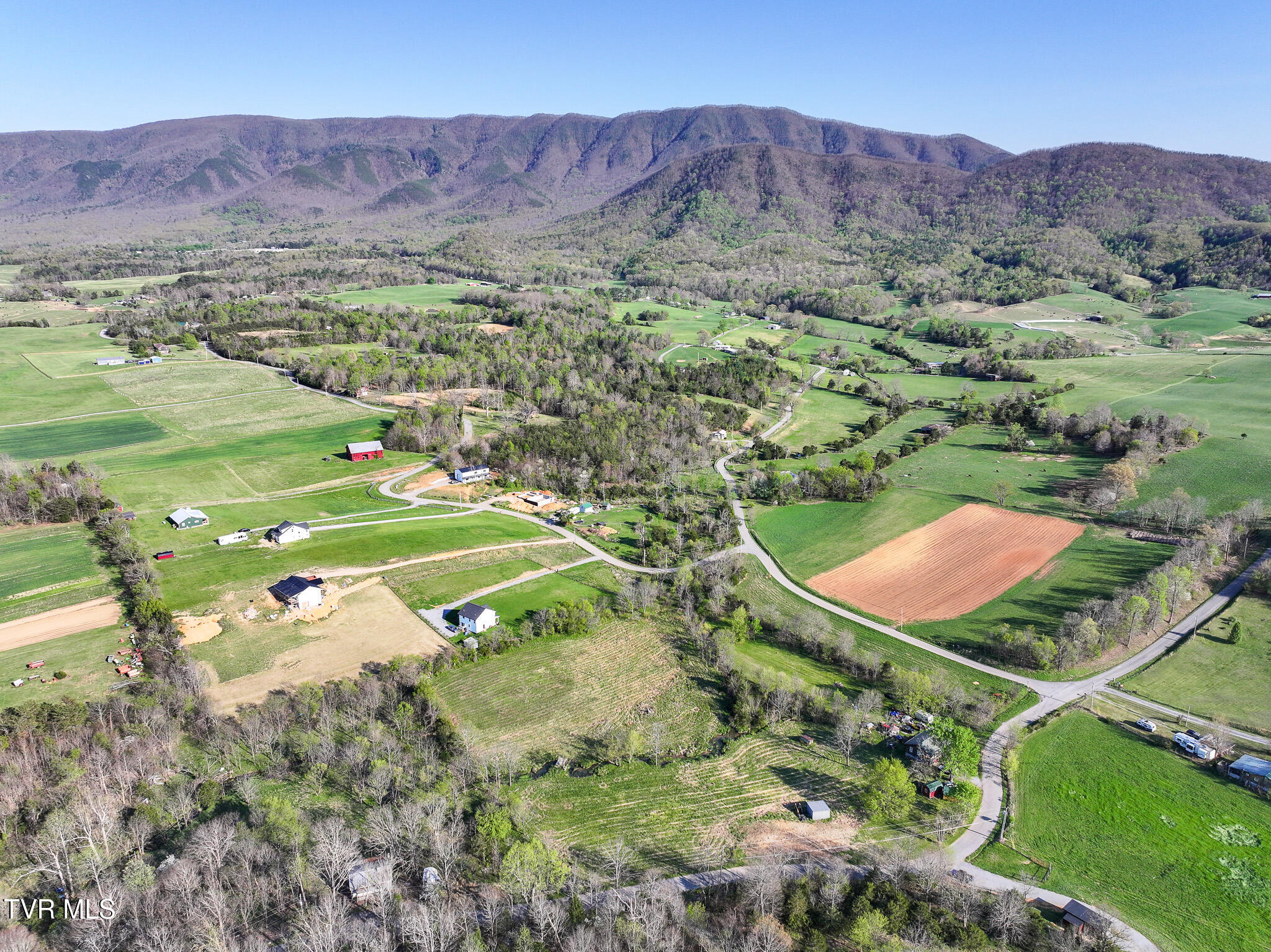 525 Kelley Gap Road Greeneville, TN 37743 - Photo 6 of 27 DJI_20260407163039_0648_D