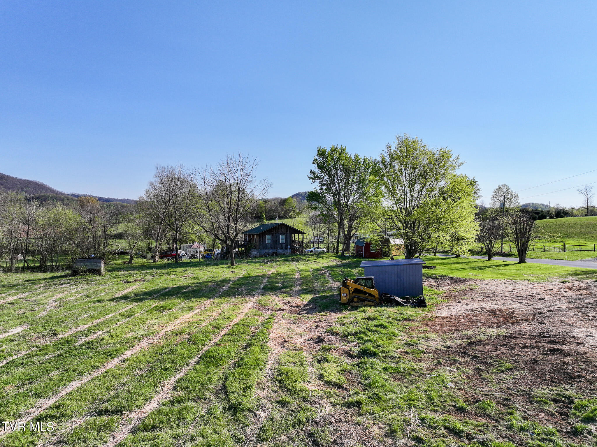 525 Kelley Gap Road Greeneville, TN 37743 - Photo 7 of 27 DJI_20260407162341_0627_D