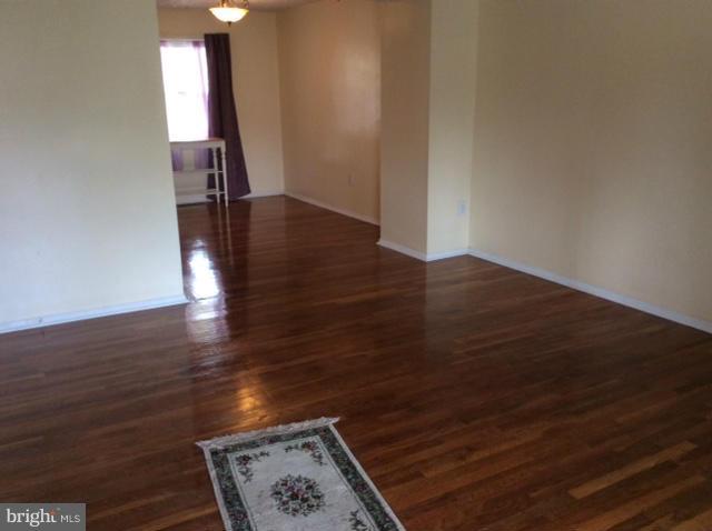 754 Mansfield Road Baltimore, MD 21221 - Photo 4 of 30 Living Room/Dining Room