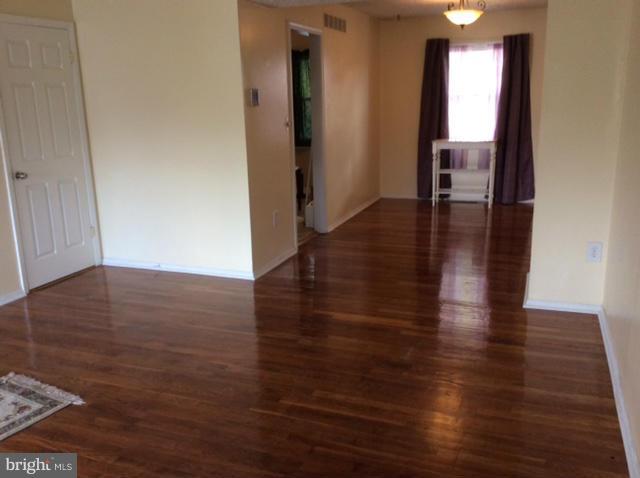 754 Mansfield Road Baltimore, MD 21221 - Photo 5 of 30 Living Room/Dining Room