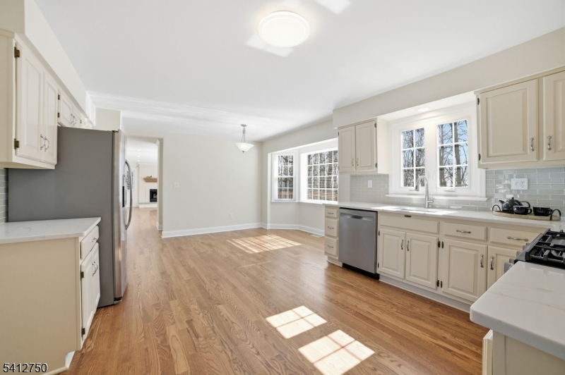 50 Pinewood Crescent Berkeley Heights, NJ 07922 - Photo 18 of 41
