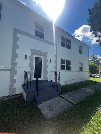 $2,300 | 11 Sidonia Avenue, Unit 1, Coral Gables, FL 33134