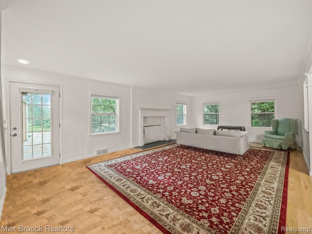 27180 Wellington Road Franklin, MI 48025 - Photo 8 of 29