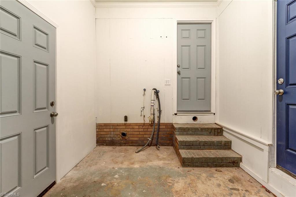 1211 Robin Road Eden, NC 27288 - Photo 15 of 21 Laundry room