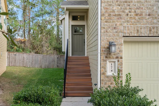 a view of a entrance door of the house