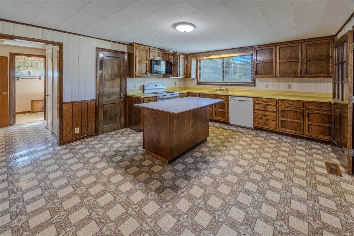 602 Moore Road Charleston, TN 37310 - Photo 17 of 36 17-602-Moore-Rd-18