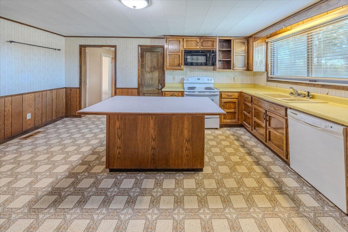 602 Moore Road Charleston, TN 37310 - Photo 18 of 36 18-602-Moore-Rd-19