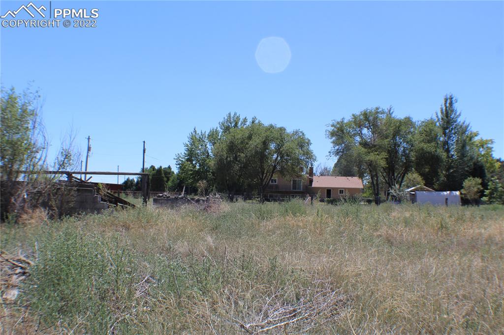 29454 County Farm Road Pueblo, CO 81006 - Photo 23 of 25 a backyard of a house with table and chairs
