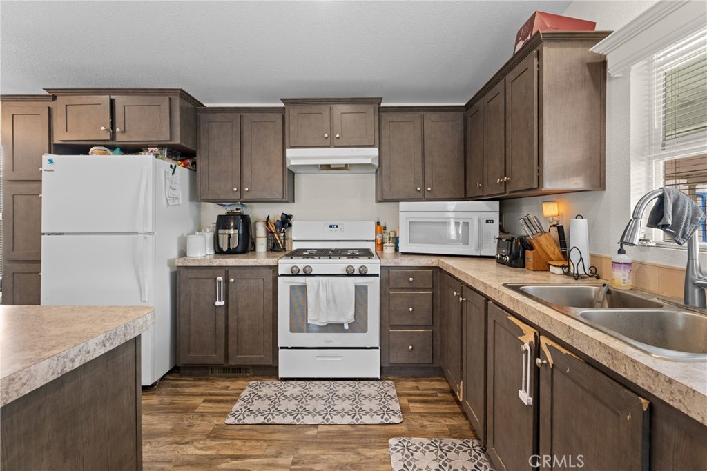 32900 Riverside Drive, Unit 53 Lake Elsinore, CA 92530 - Photo 13 of 34