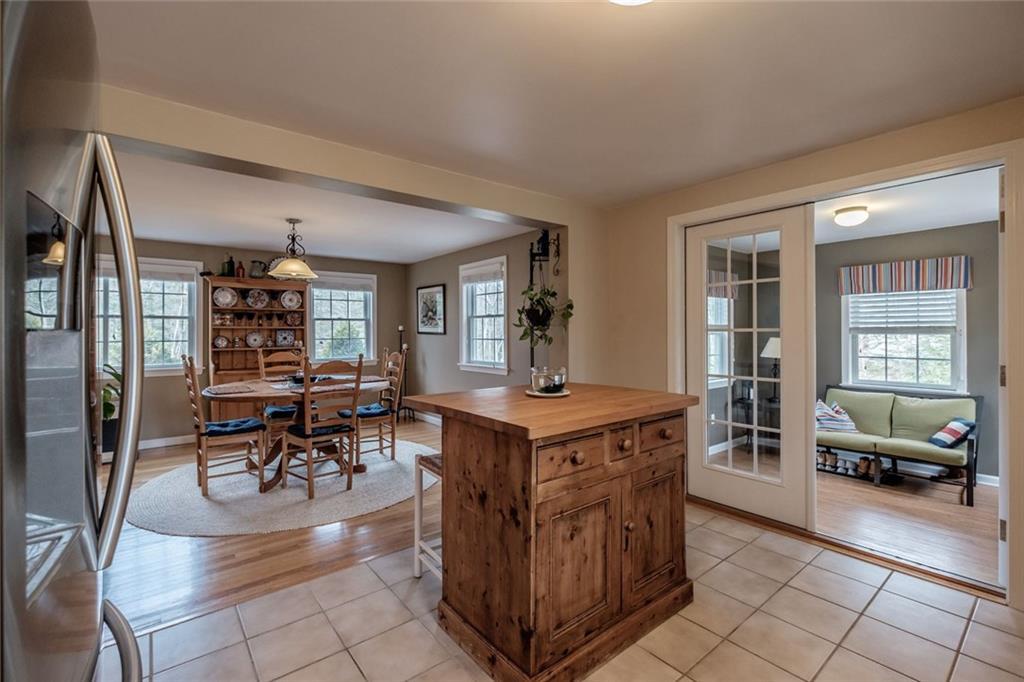 5 Evergreen Road Freeport, ME 04032 - Photo 6 of 35 Sunny and Bright Open Kitchen/Dining