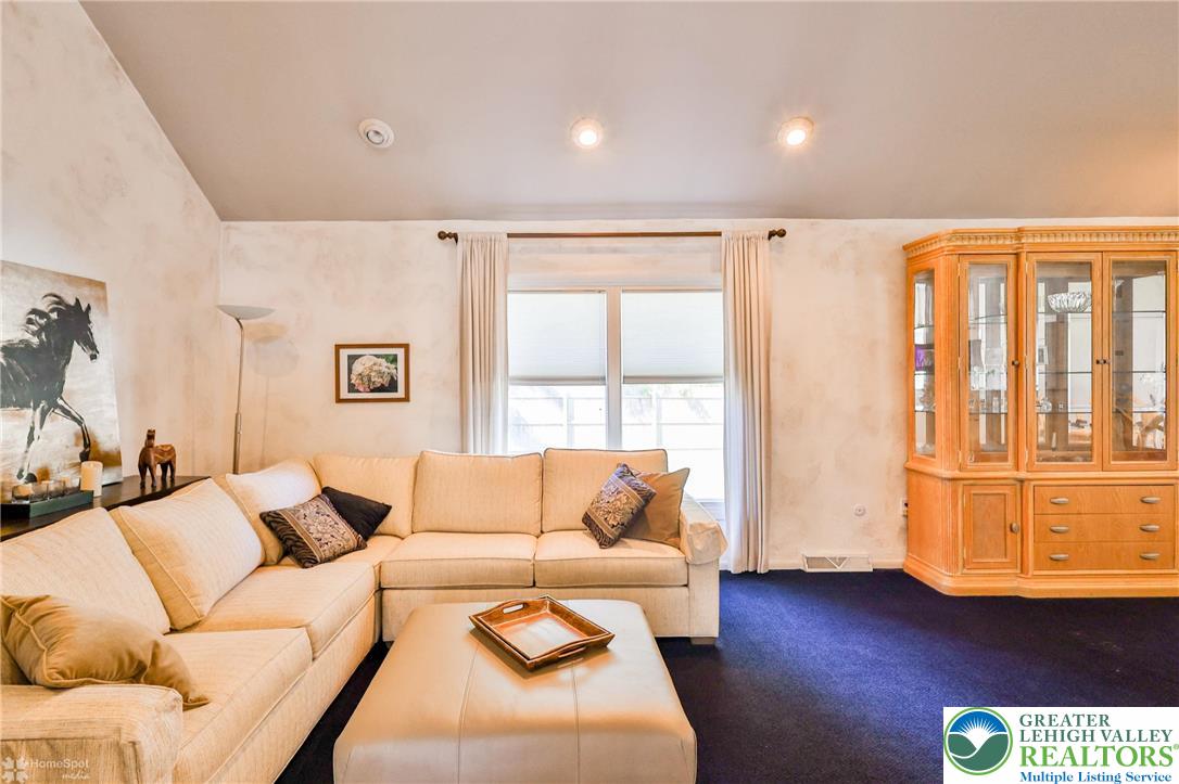 930 Springhouse Road Allentown, PA 18104 - Photo 7 of 46 Gallery Image 7