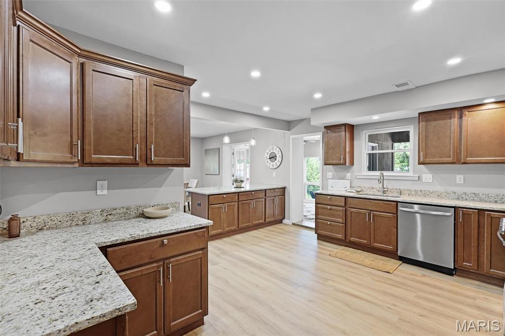 3554 Brown Road St. Louis, MO 63114 - Photo 11 of 47 Gallery Image 11