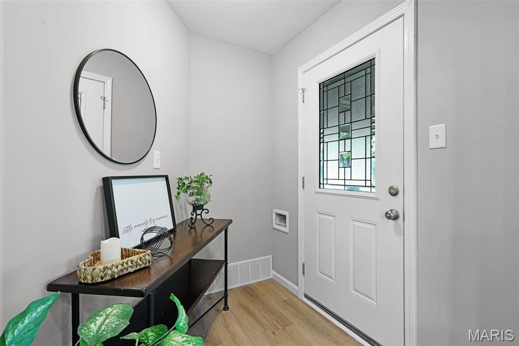 3554 Brown Road St. Louis, MO 63114 - Photo 4 of 47 Gallery Image 4