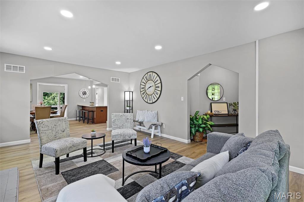 3554 Brown Road St. Louis, MO 63114 - Photo 6 of 47 Gallery Image 6
