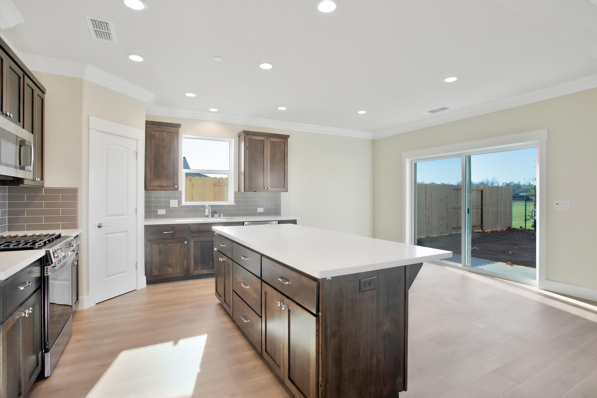 5172 Merced Street Redding, CA 96002 - Photo 6 of 32 IMG_7874_5_6